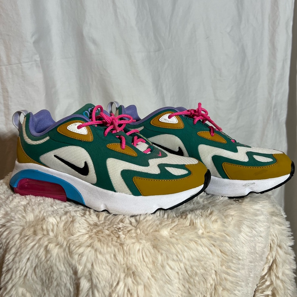NIKE AIR